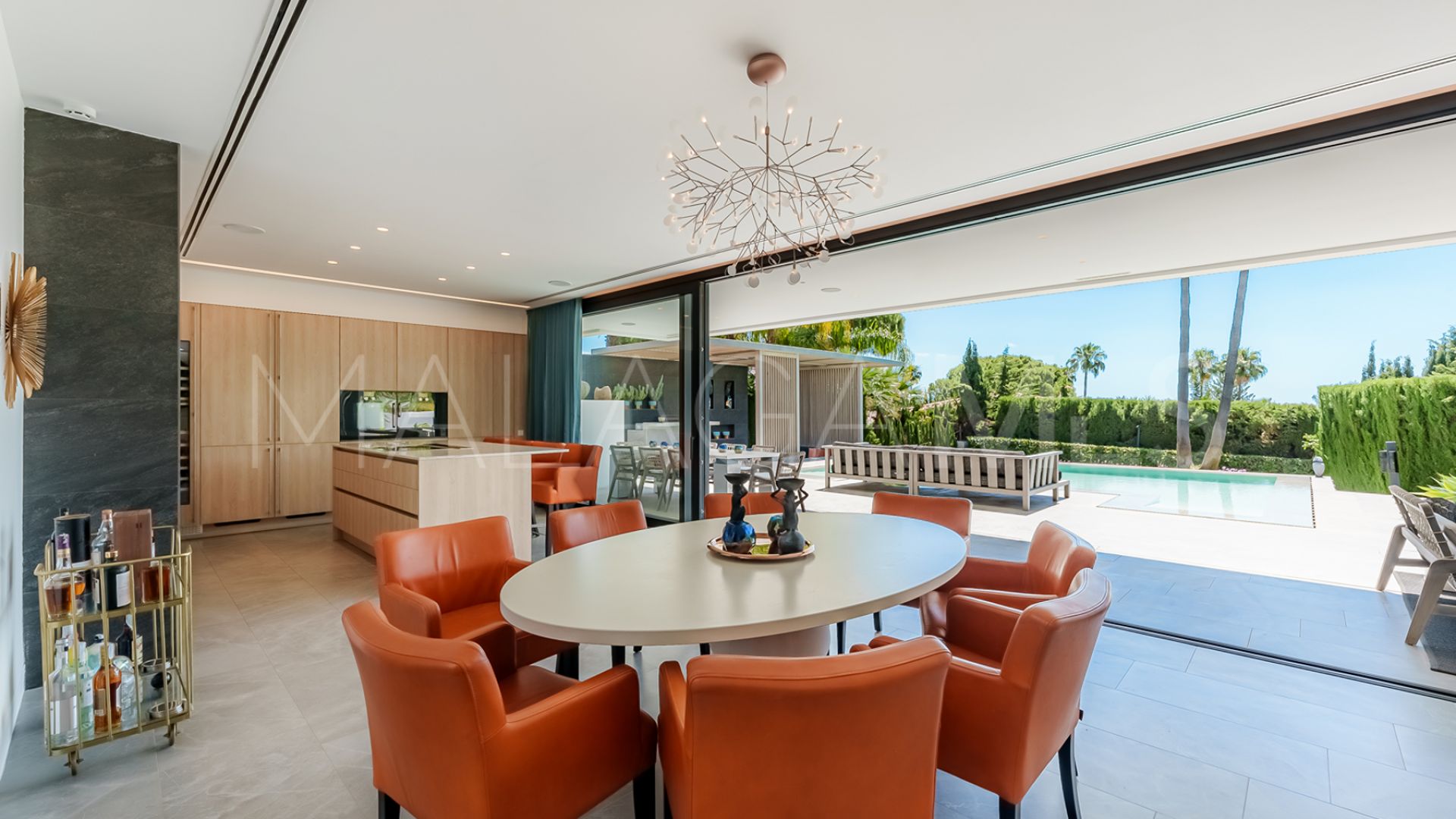 Villa for sale in Nueva Andalucia