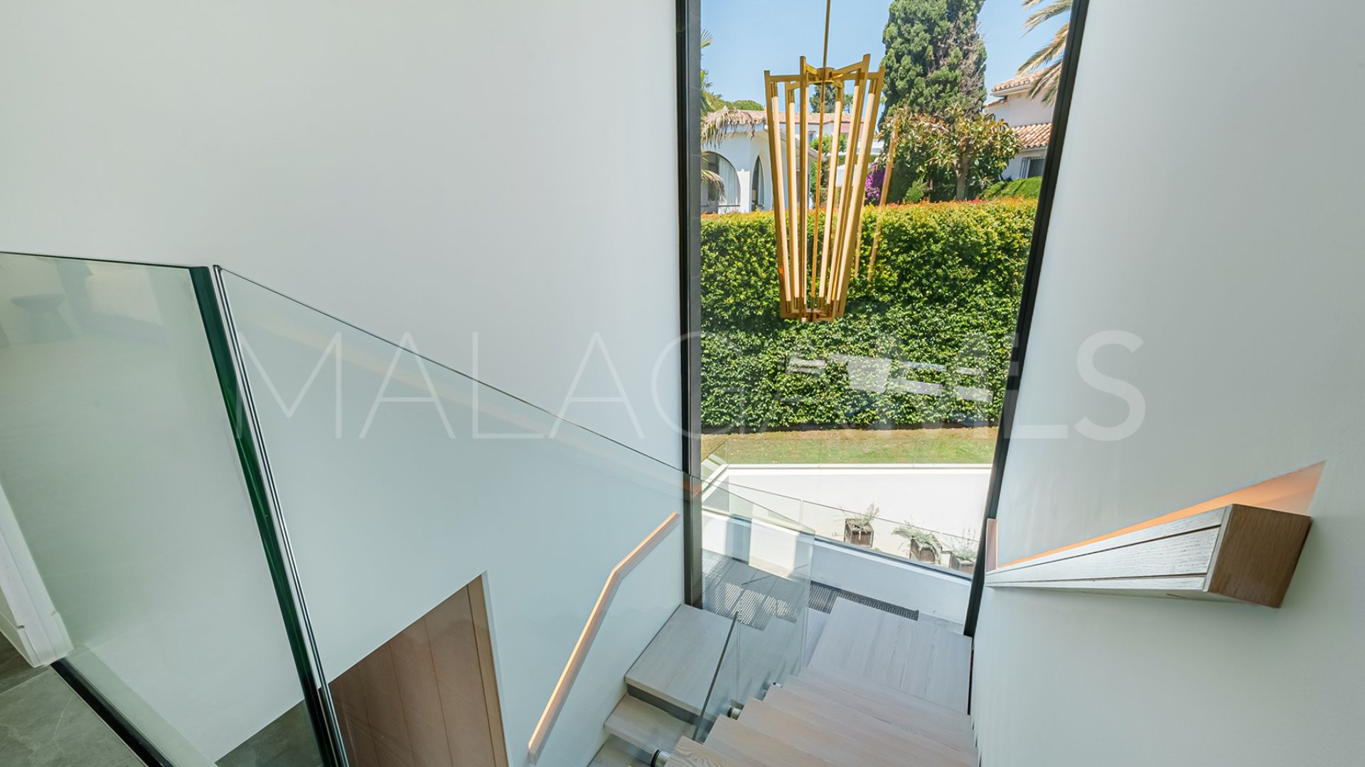 Villa for sale in Nueva Andalucia