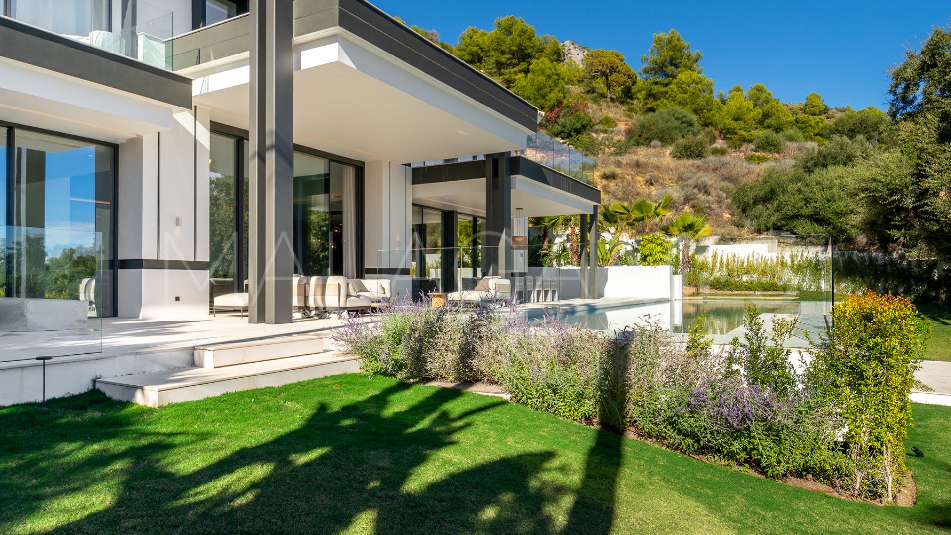 Villa for sale in Cascada de Camojan