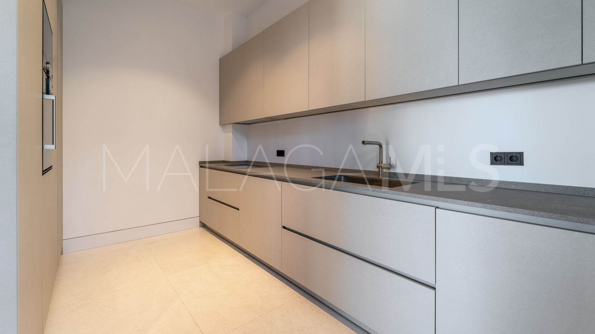 Villa for sale in Cascada de Camojan