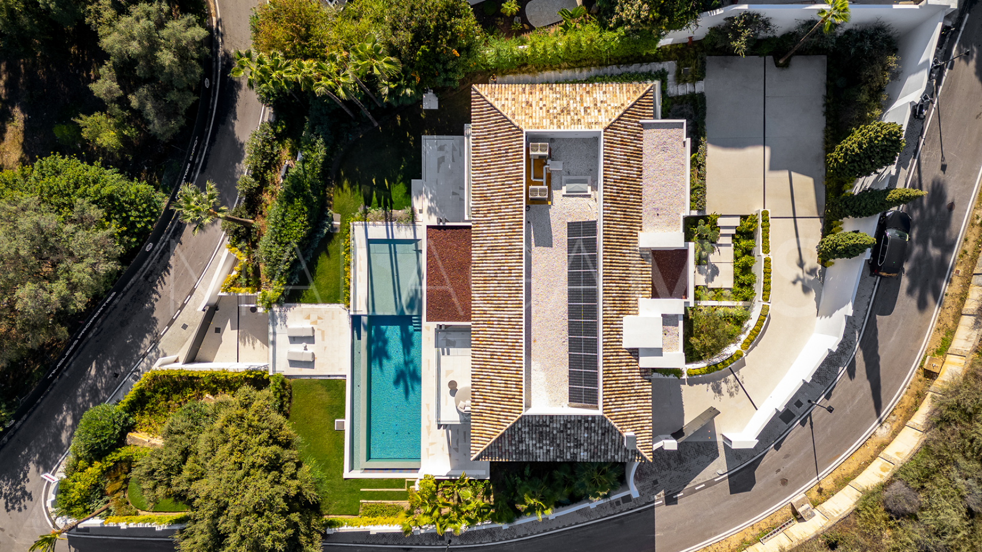 Villa for sale in Cascada de Camojan