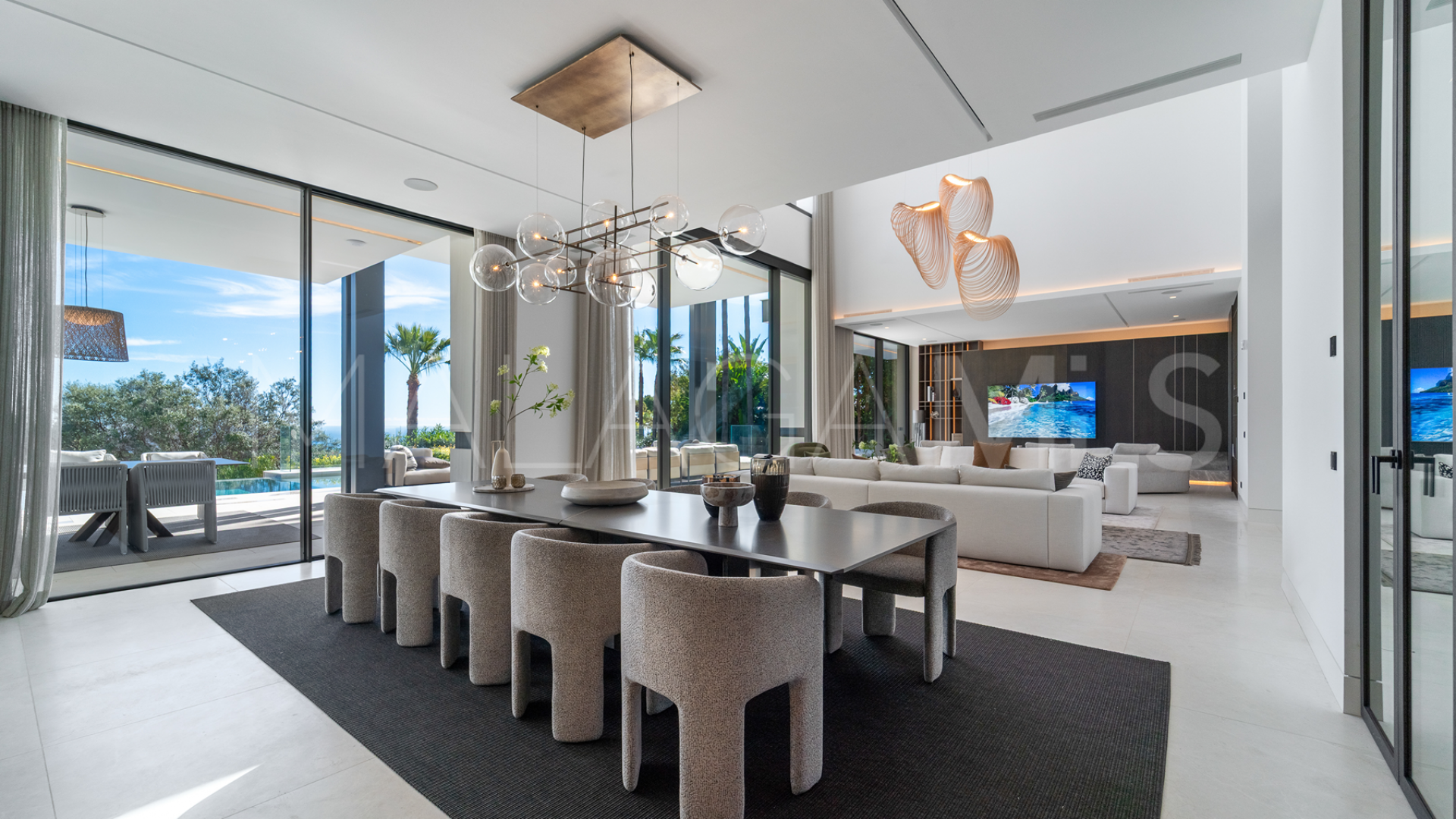 Villa for sale in Cascada de Camojan