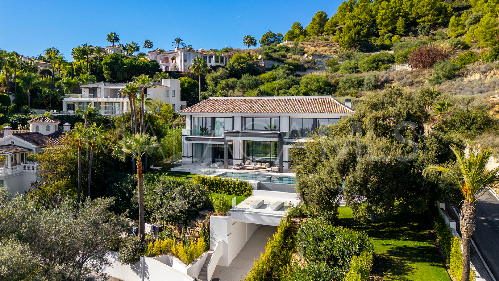 Villa for sale in Cascada de Camojan