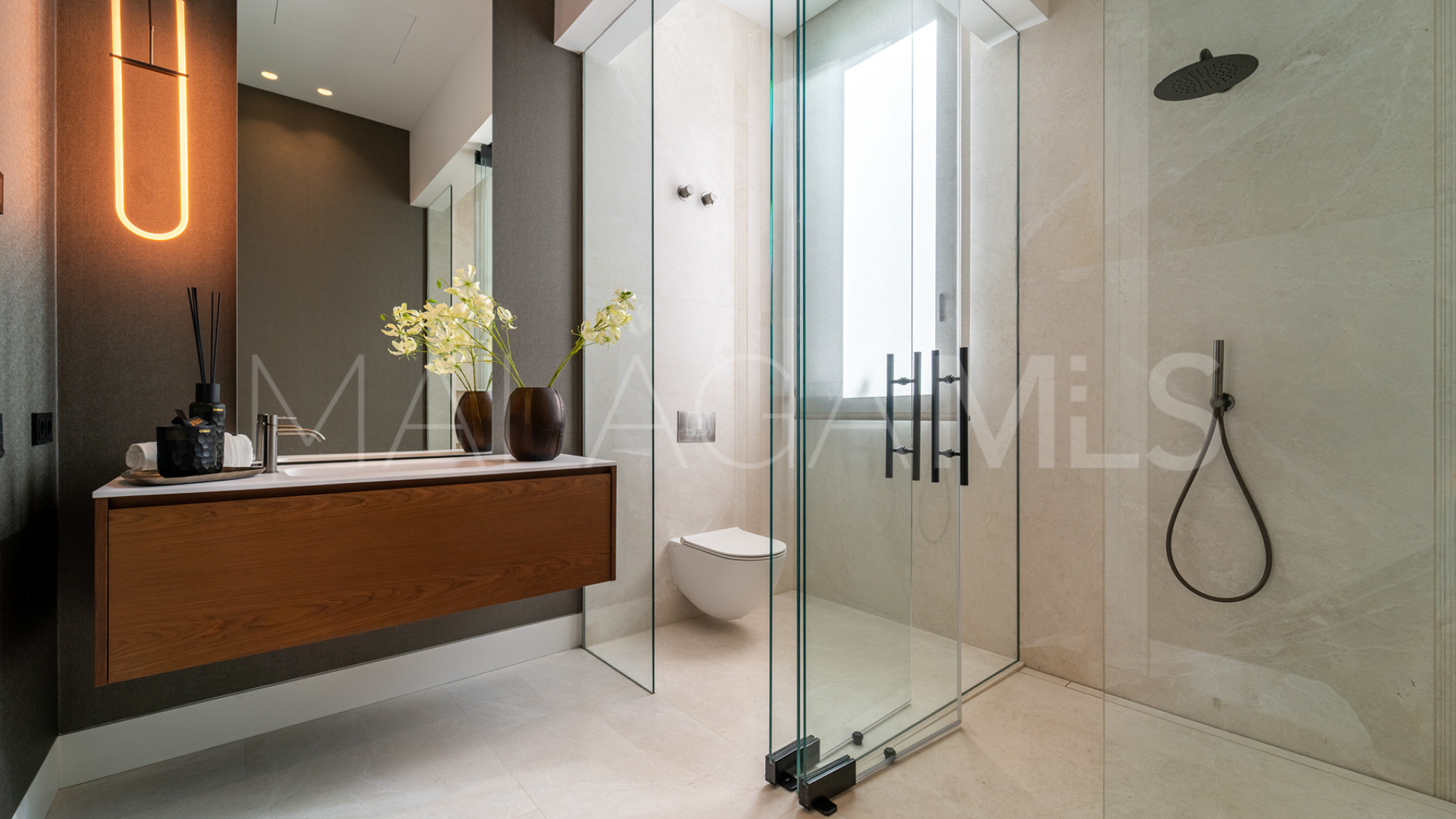 Villa for sale in Cascada de Camojan