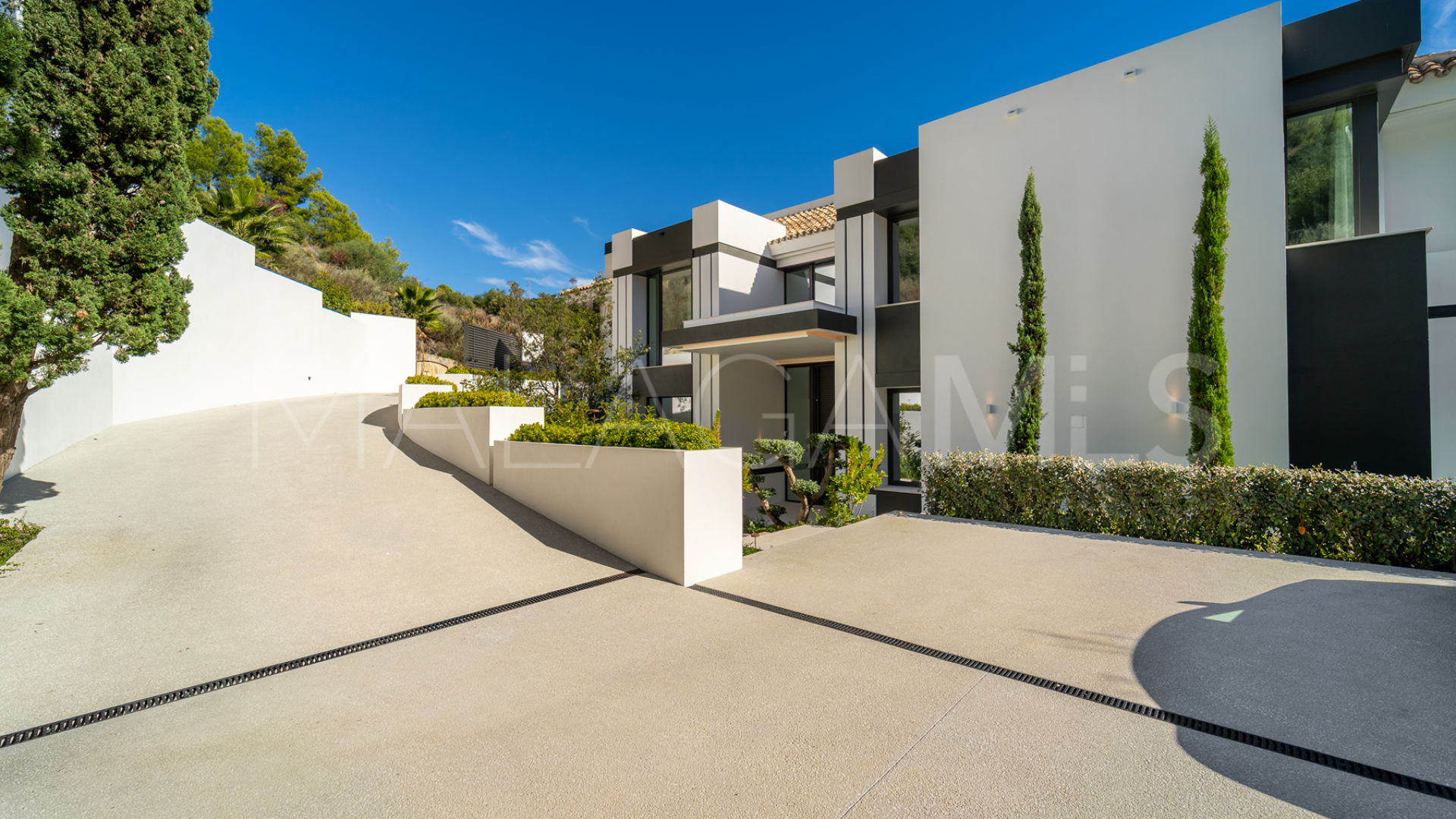 Villa for sale in Cascada de Camojan