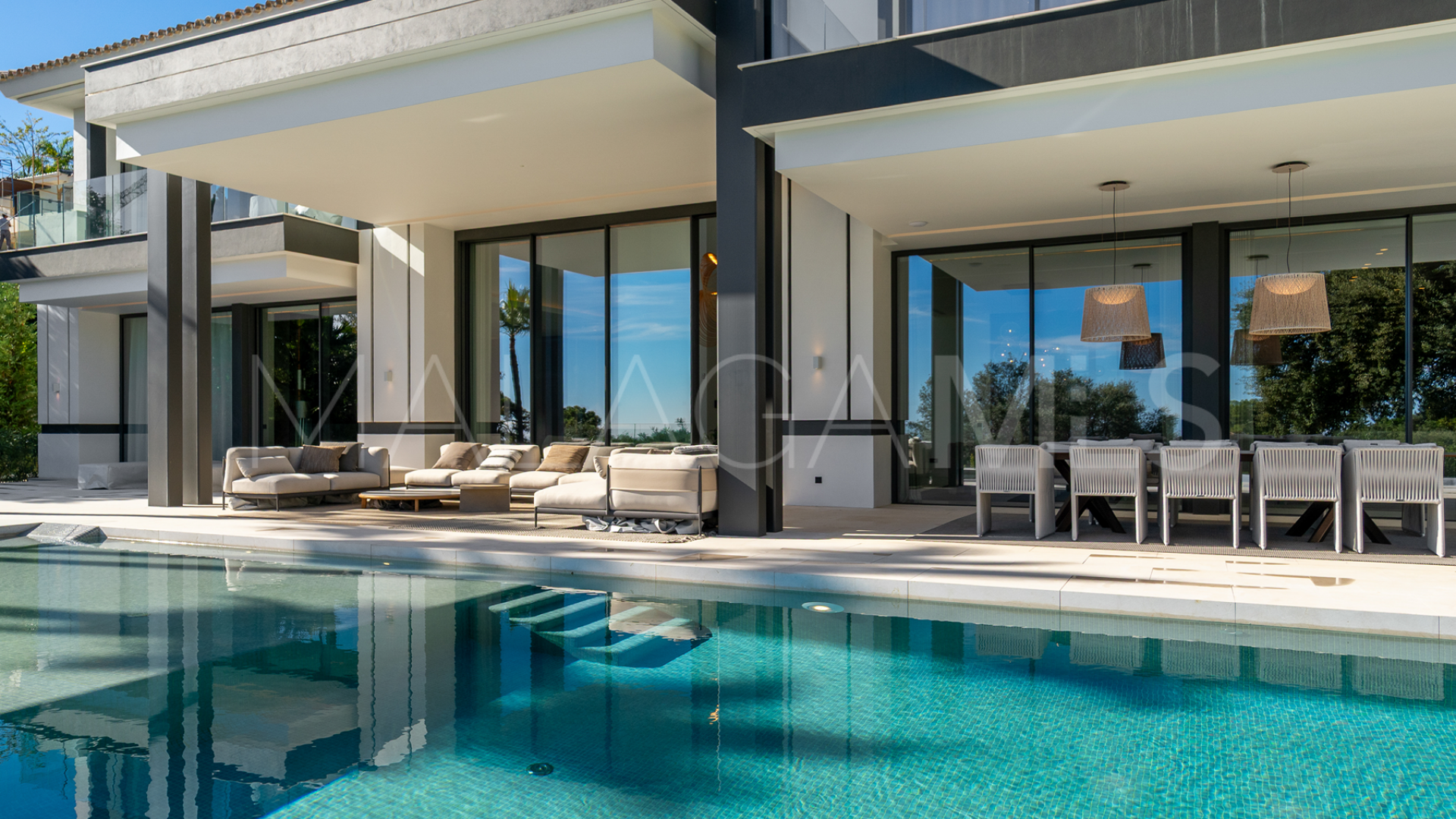 Villa for sale in Cascada de Camojan