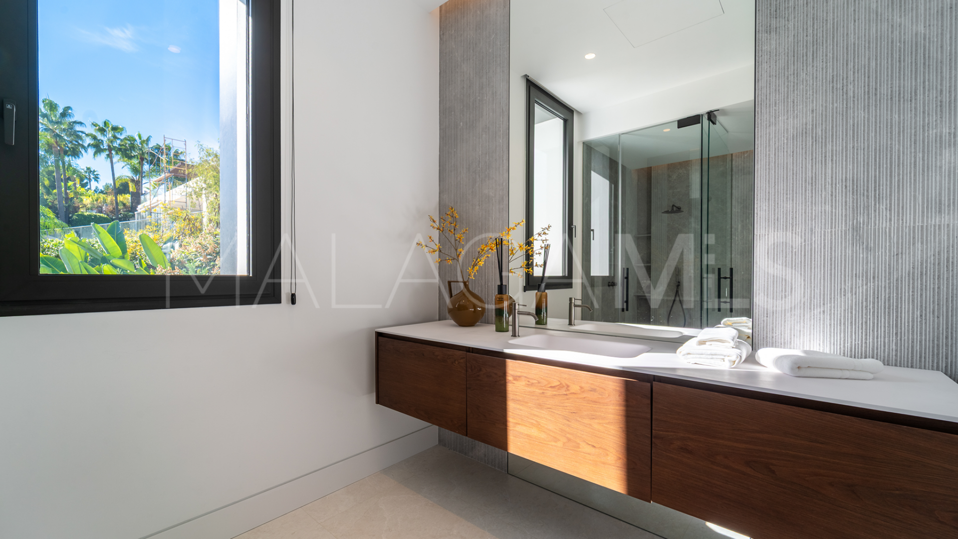 Villa for sale in Cascada de Camojan