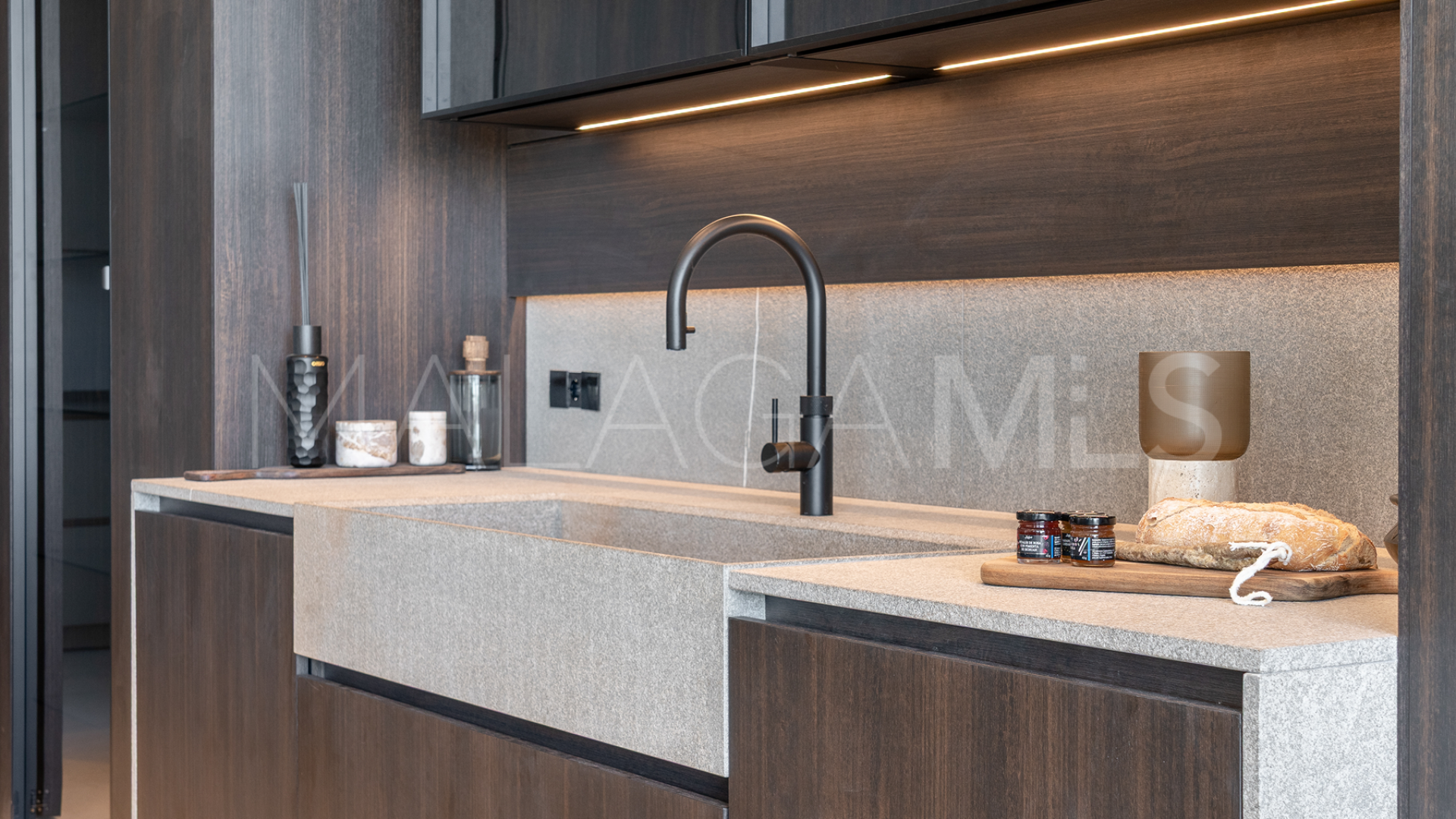 Villa for sale in Cascada de Camojan