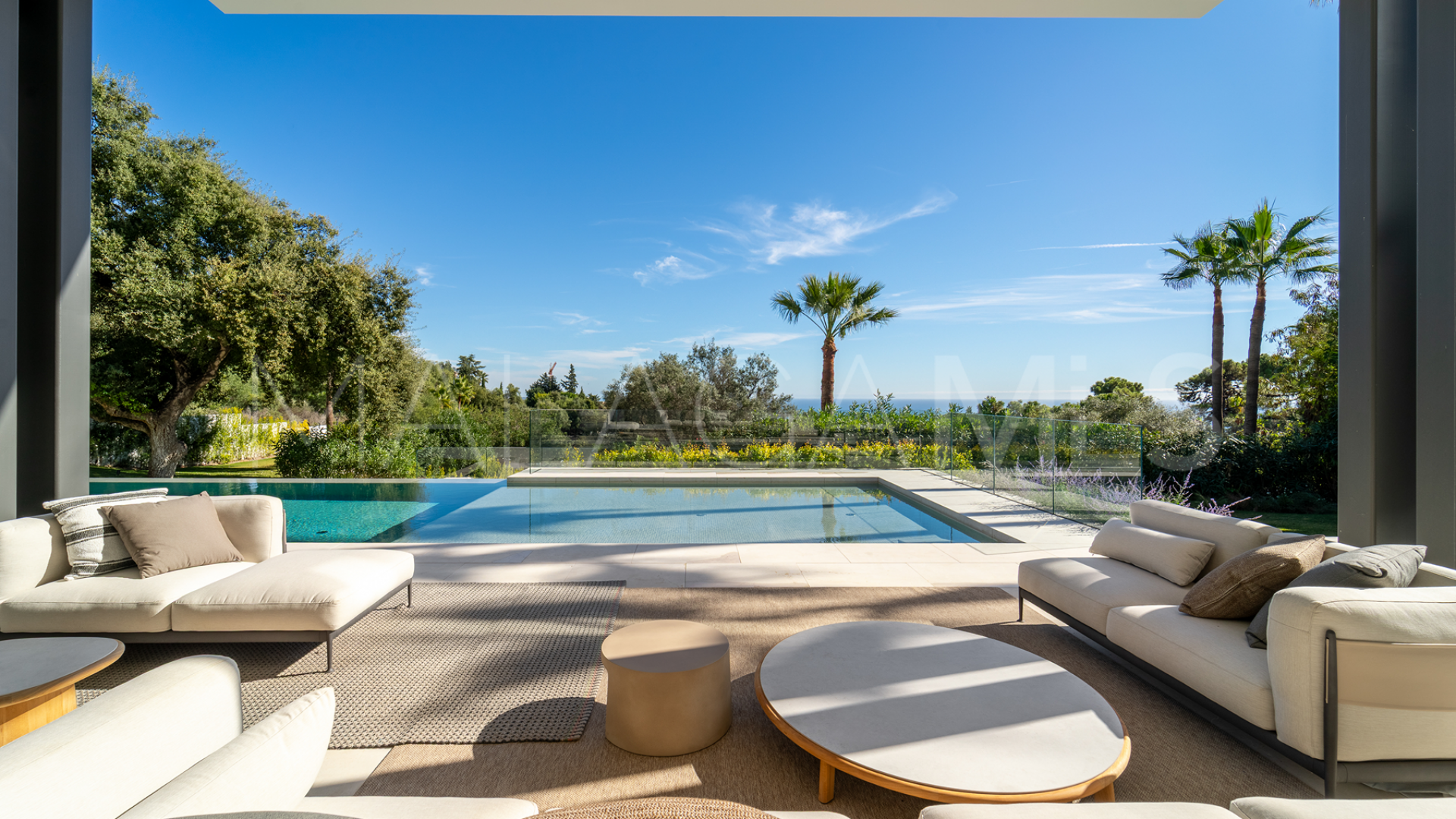 Villa for sale in Cascada de Camojan