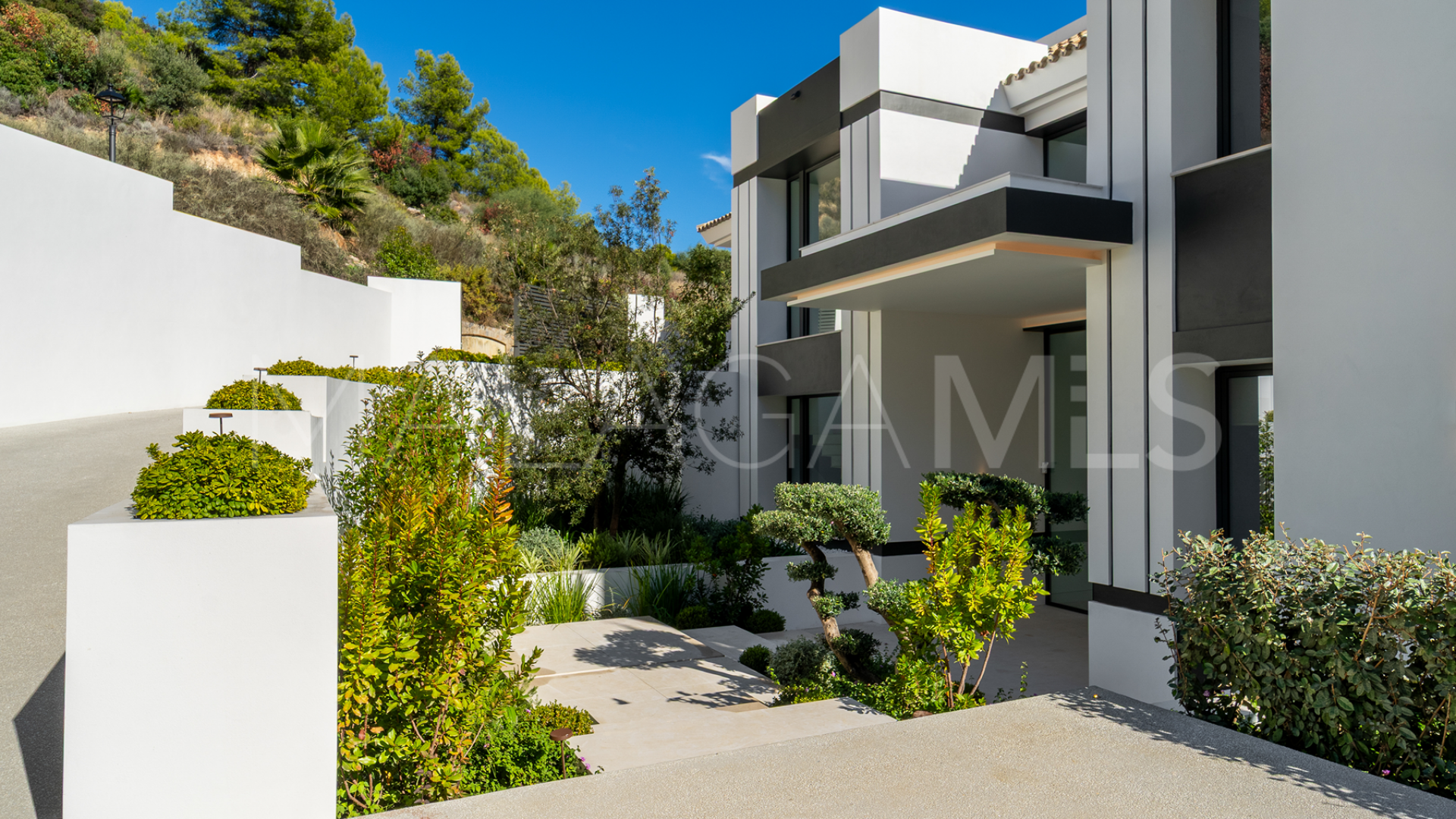 Villa for sale in Cascada de Camojan