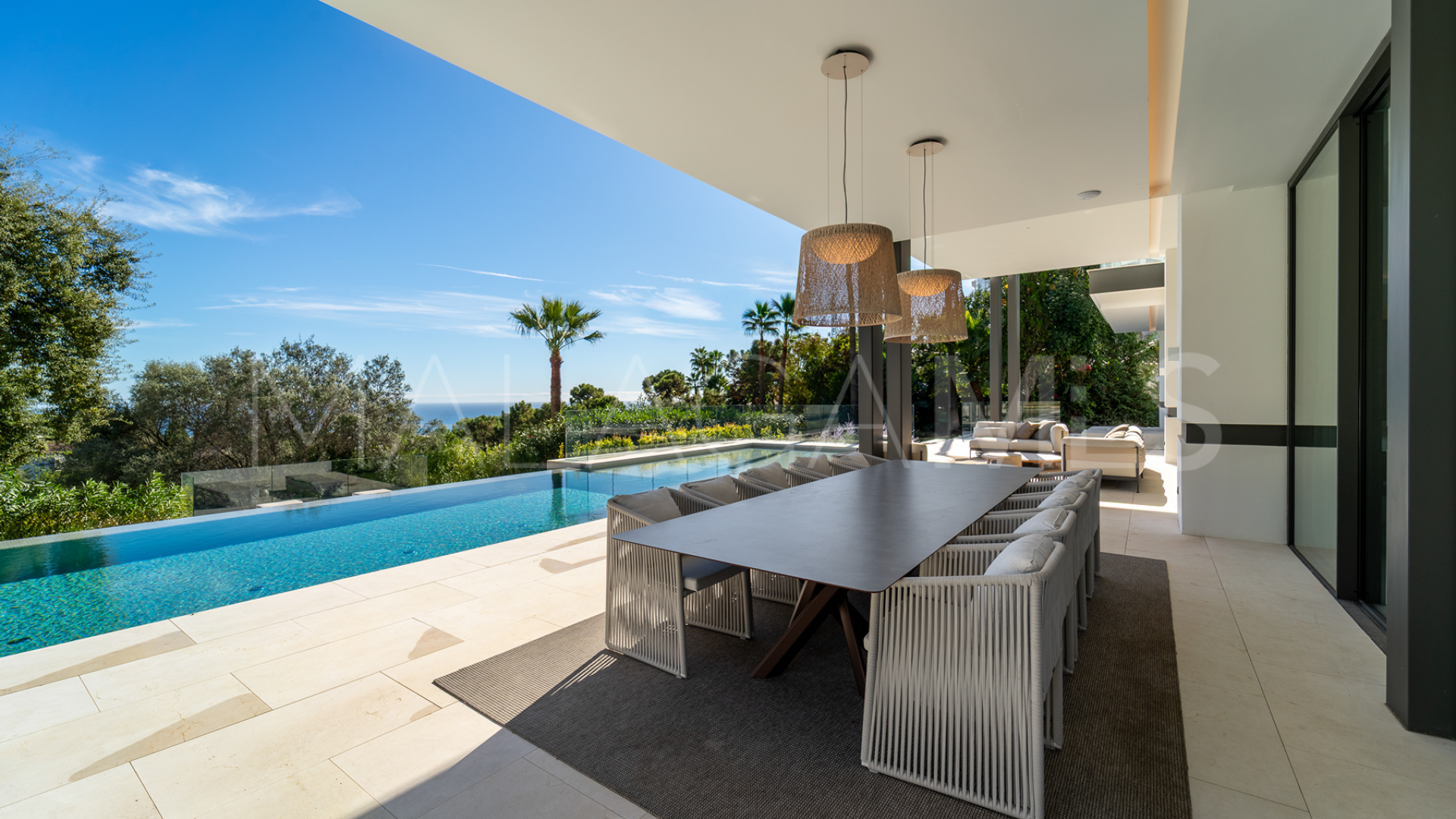 Villa for sale in Cascada de Camojan