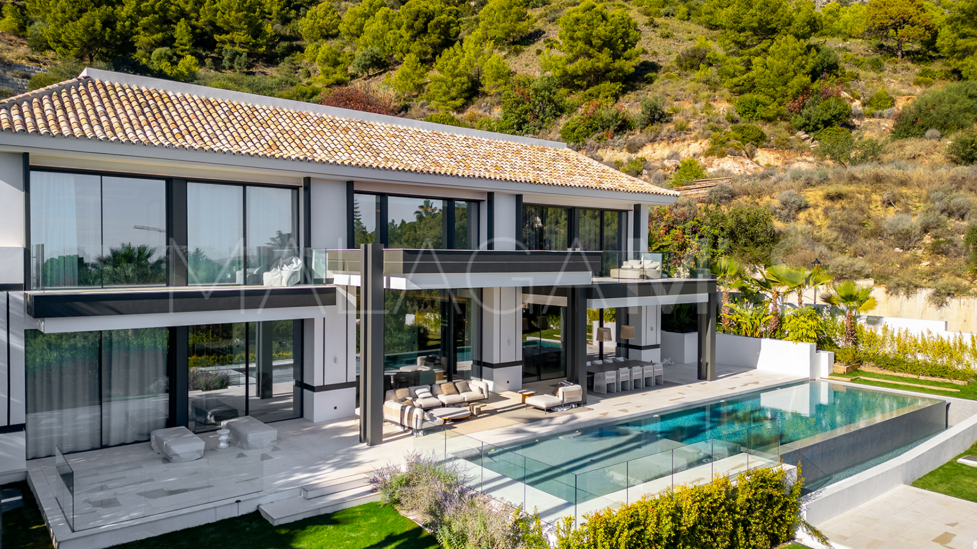 Villa for sale in Cascada de Camojan