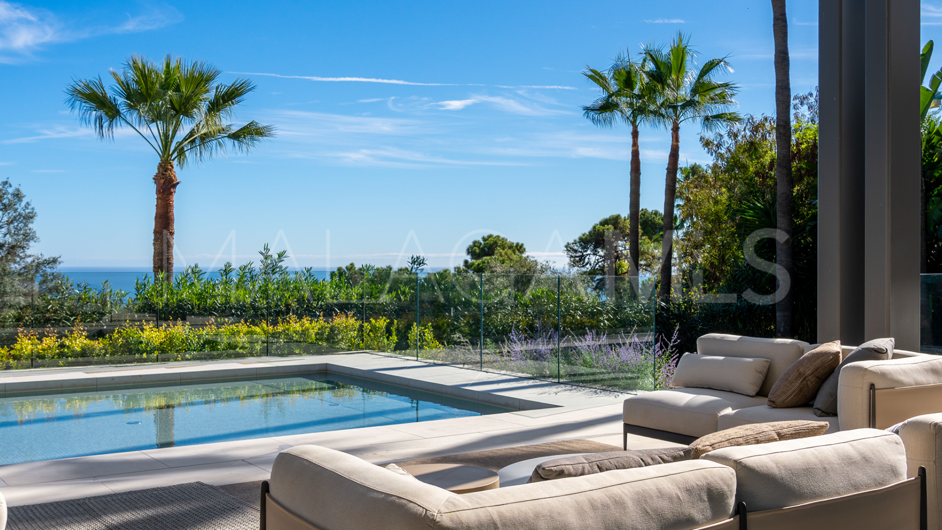 Villa for sale in Cascada de Camojan