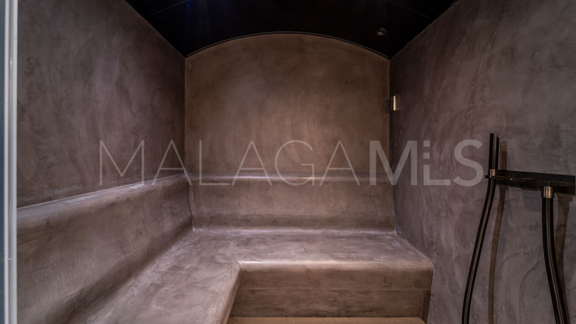 Villa for sale in Cascada de Camojan