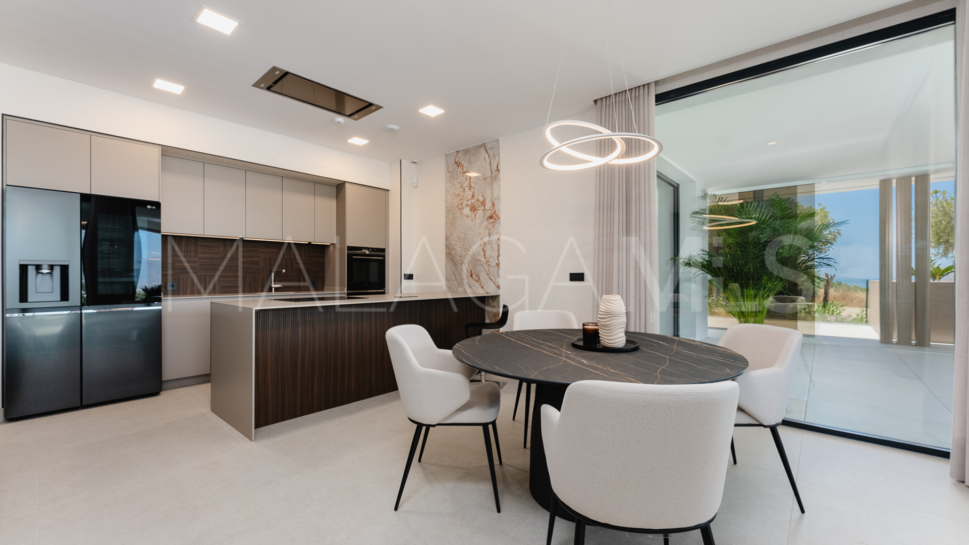 Lägenhet for sale in Riva Residences