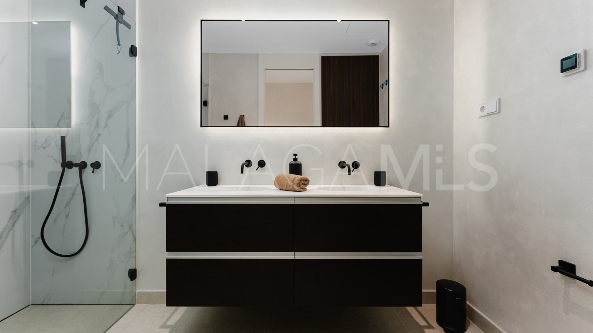 Lägenhet for sale in Riva Residences