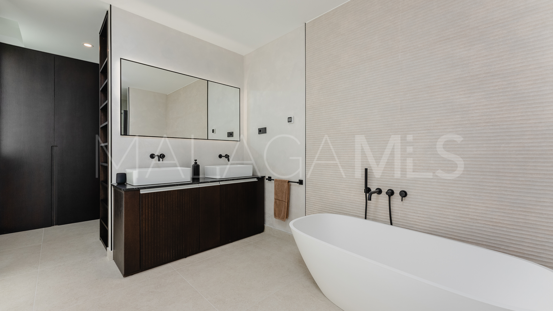 Lägenhet for sale in Riva Residences