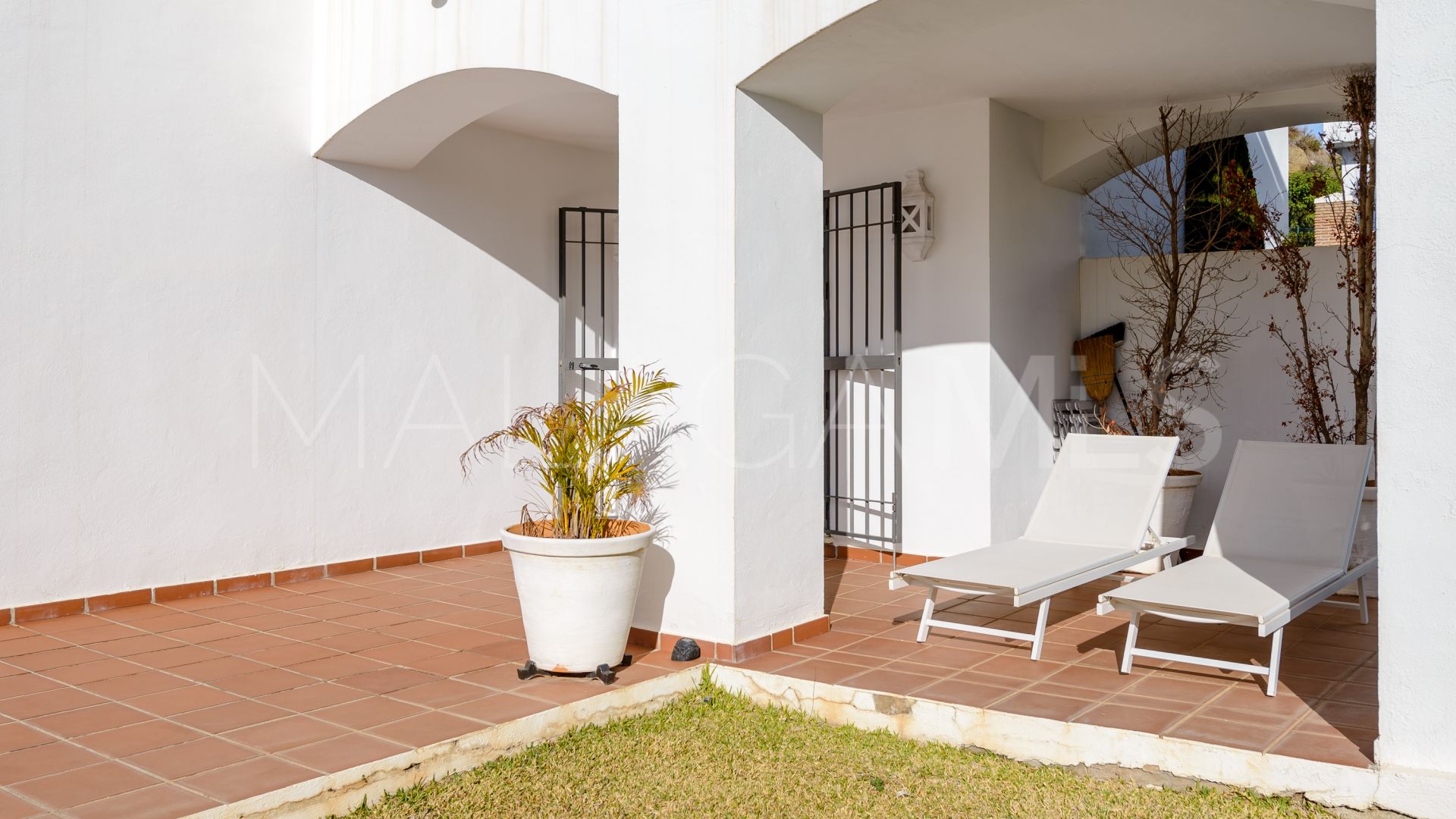 Buy Benahavis ground floor apartment