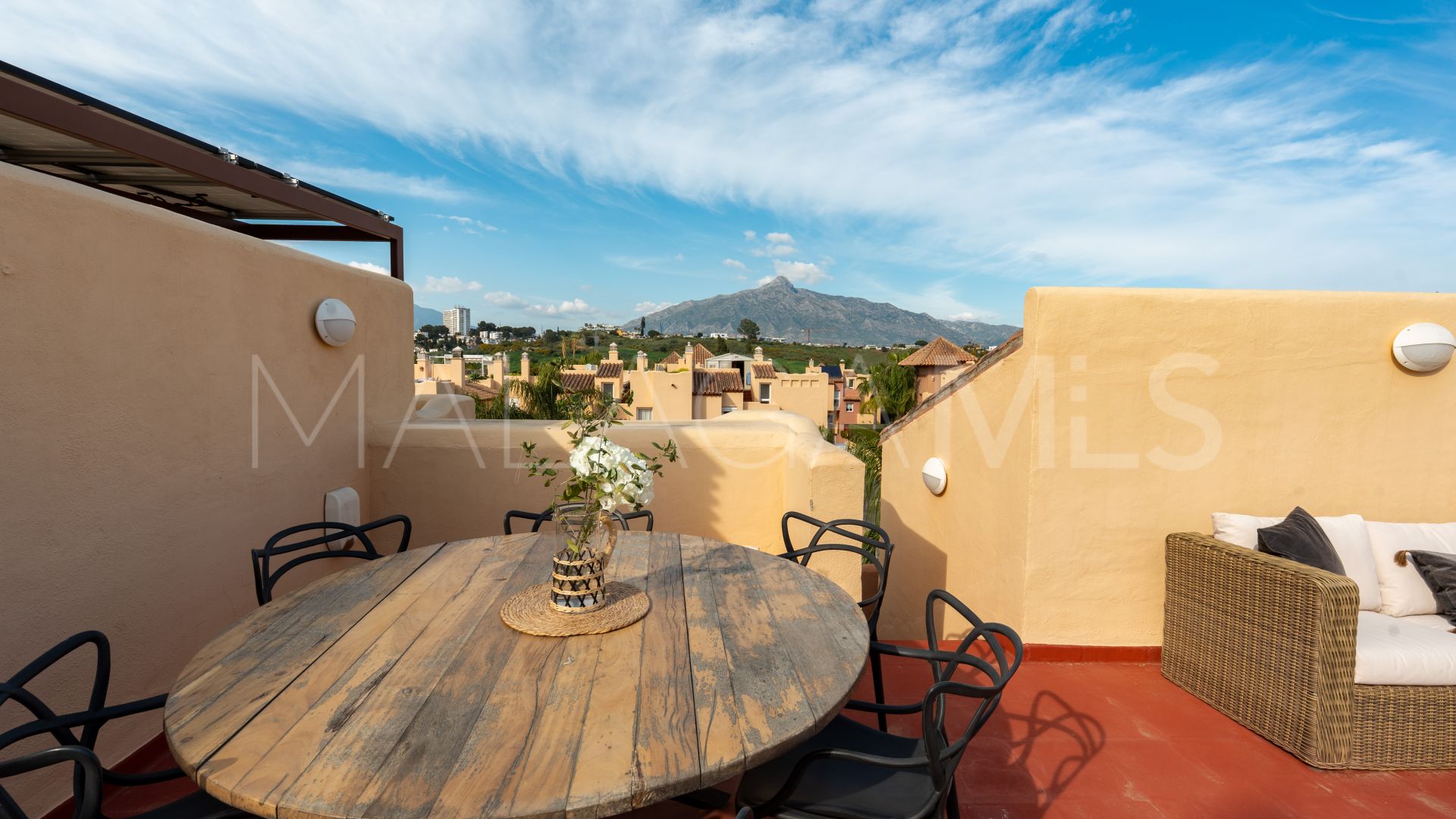 Buy Condes de Iza 4 bedrooms town house