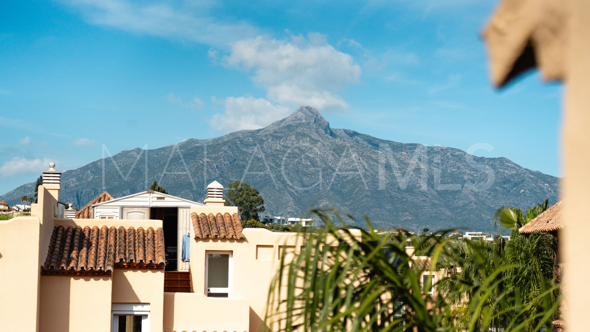 Buy Condes de Iza 4 bedrooms town house