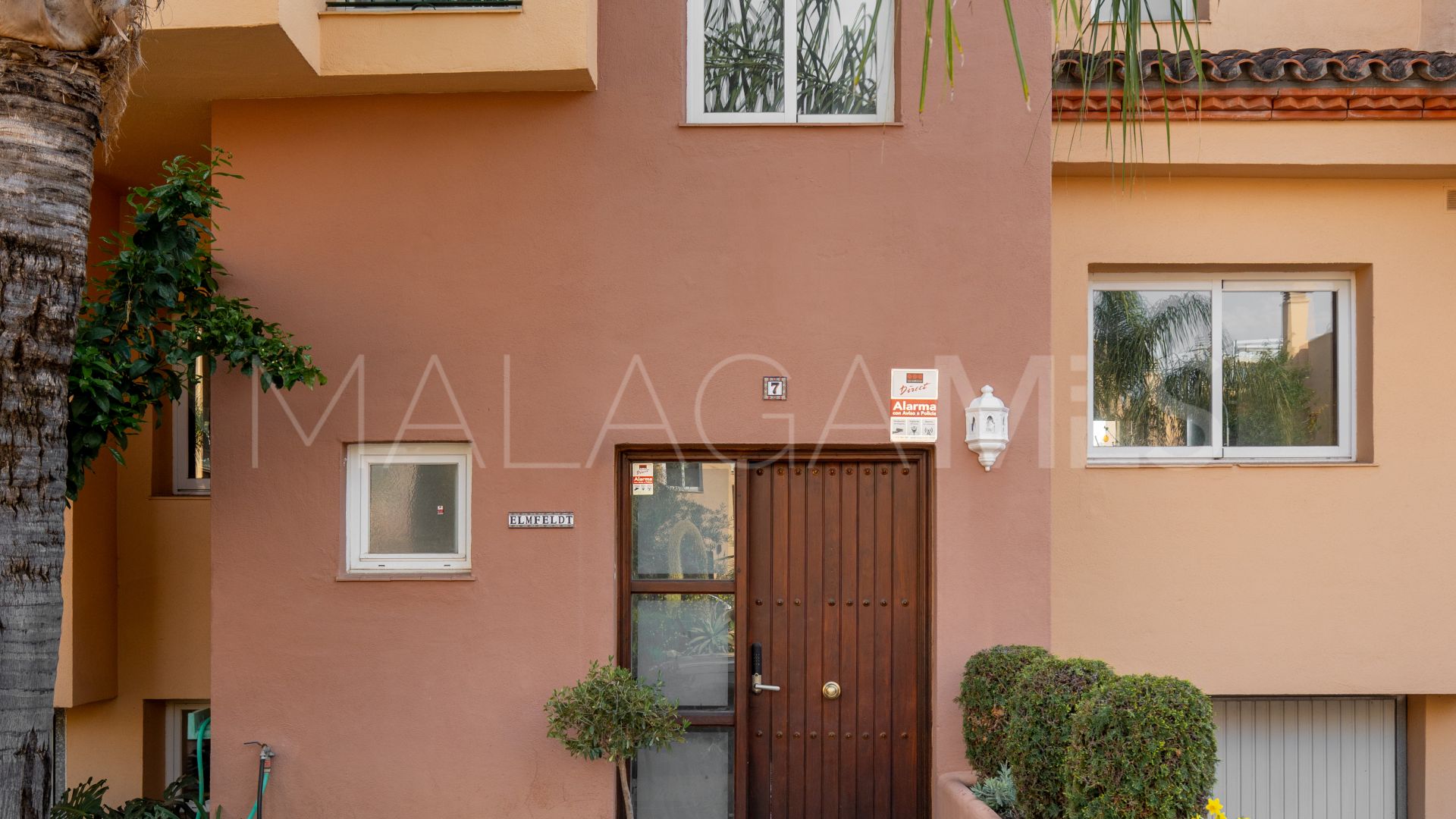 Buy Condes de Iza 4 bedrooms town house