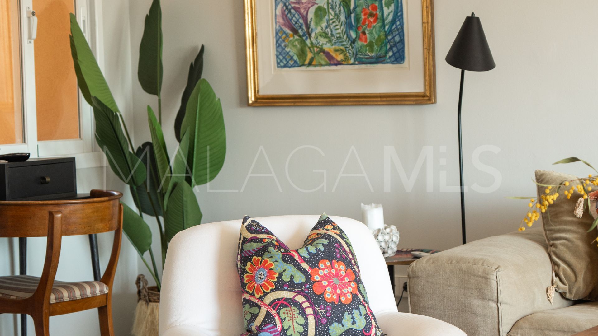 Buy Condes de Iza 4 bedrooms town house