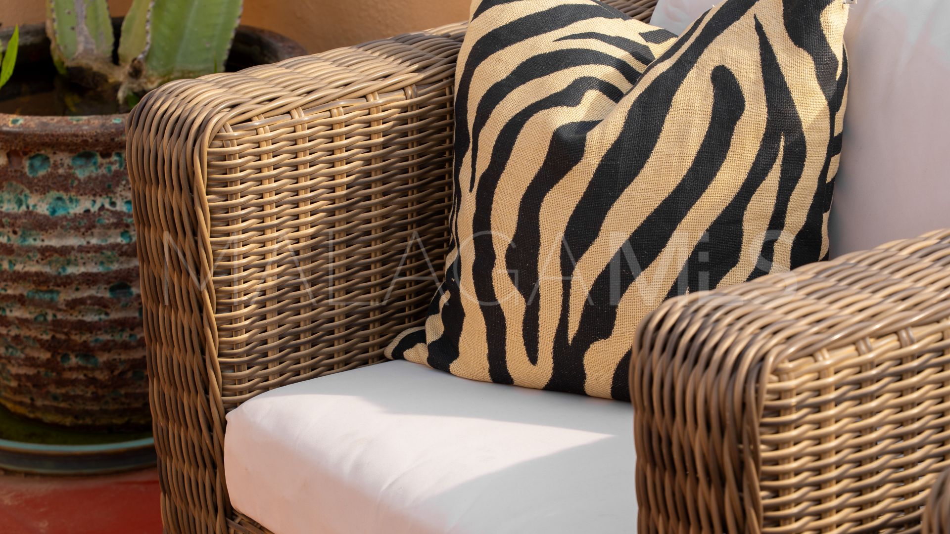 Buy Condes de Iza 4 bedrooms town house