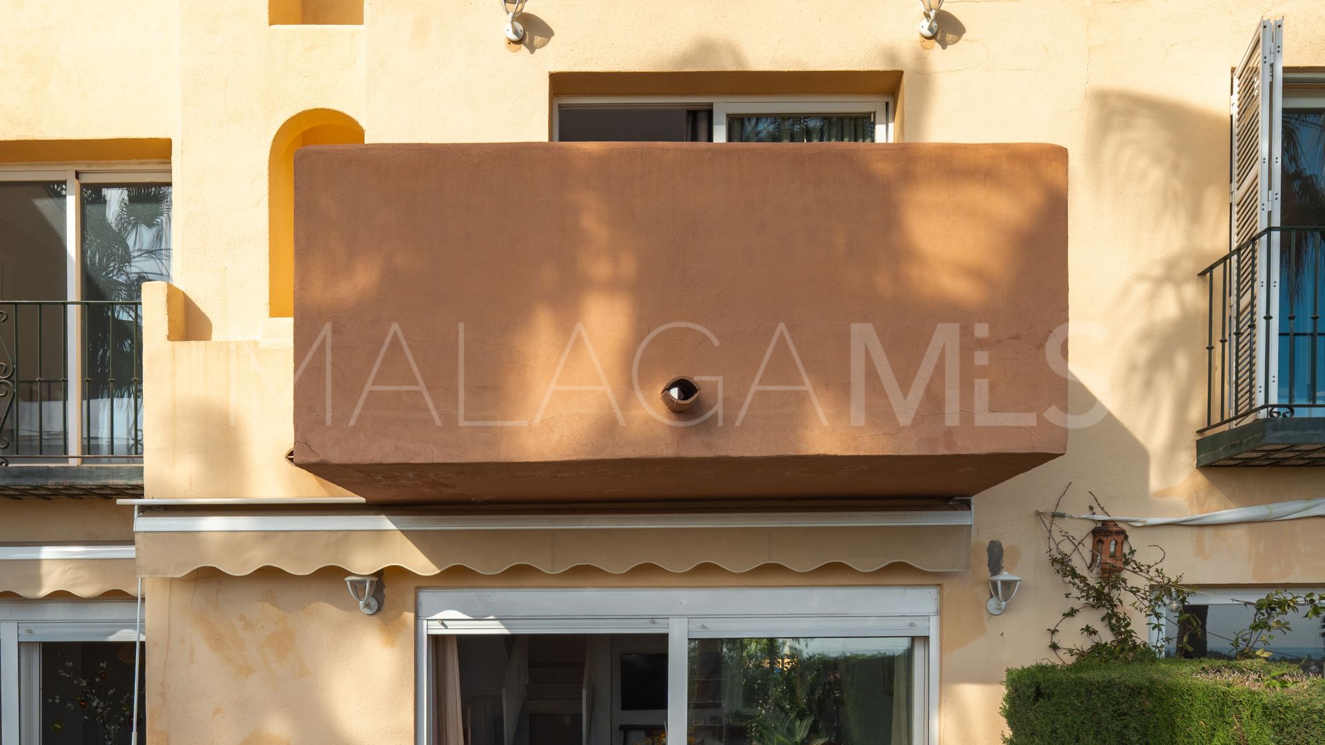 Buy Condes de Iza 4 bedrooms town house