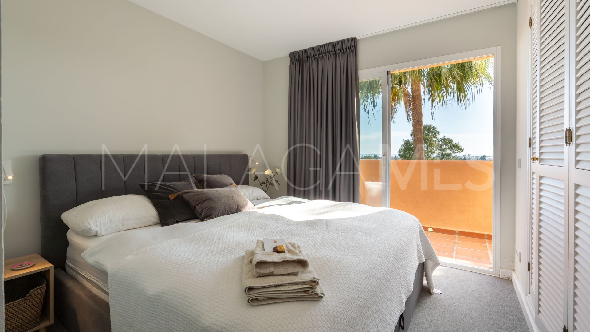 Buy Condes de Iza 4 bedrooms town house