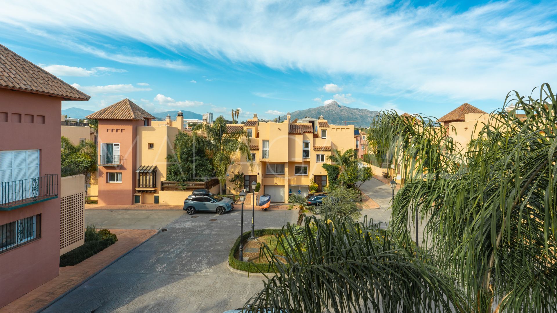 Buy Condes de Iza 4 bedrooms town house