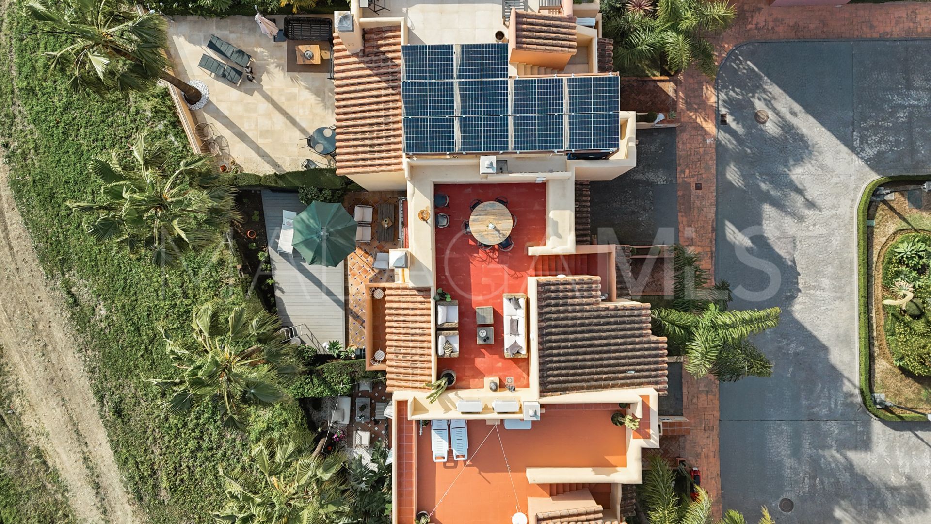 Buy Condes de Iza 4 bedrooms town house