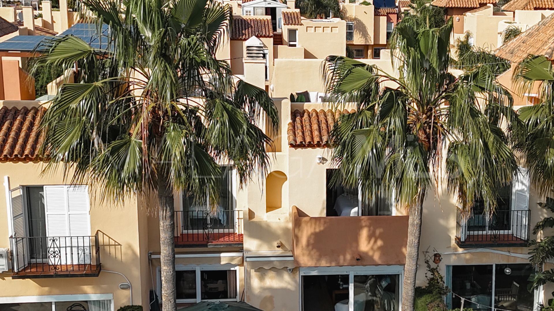 Buy Condes de Iza 4 bedrooms town house