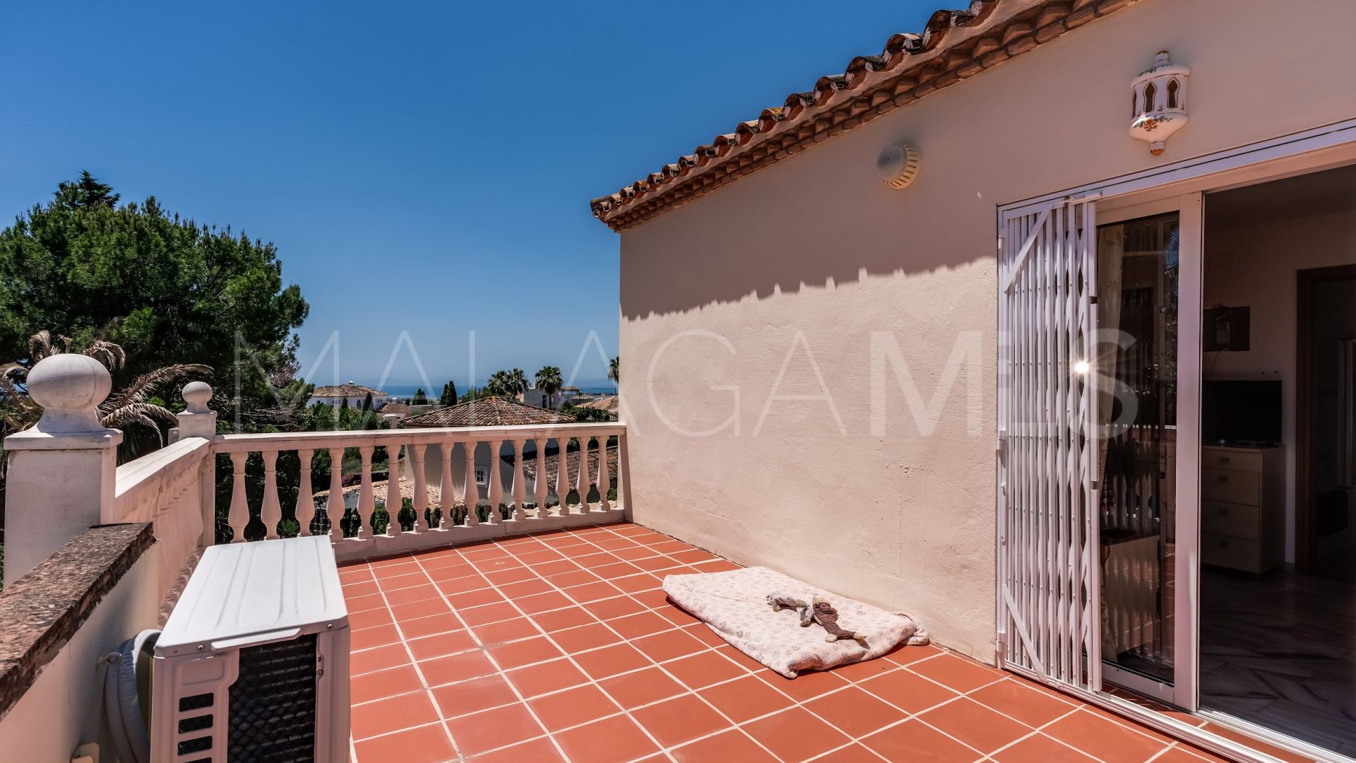 Villa for sale in Altos del Paraiso
