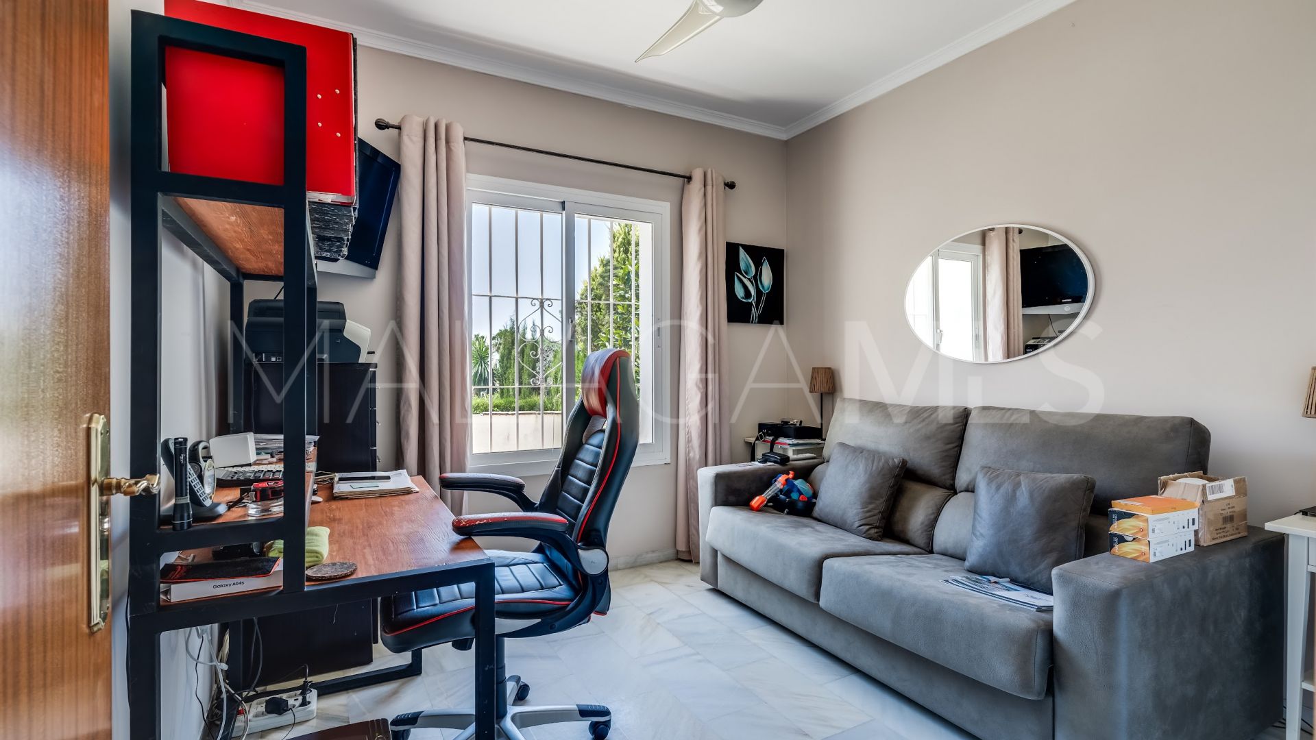 Villa for sale in Altos del Paraiso