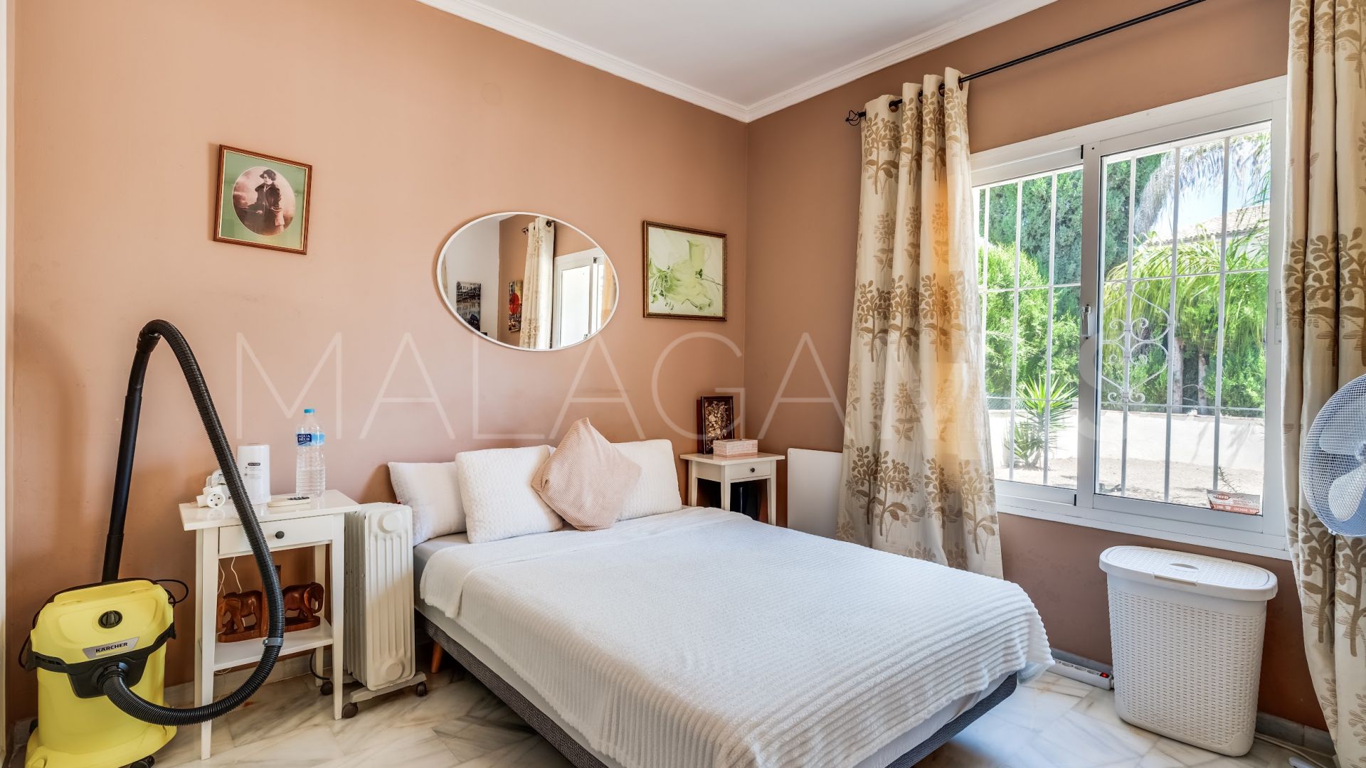 Villa for sale in Altos del Paraiso