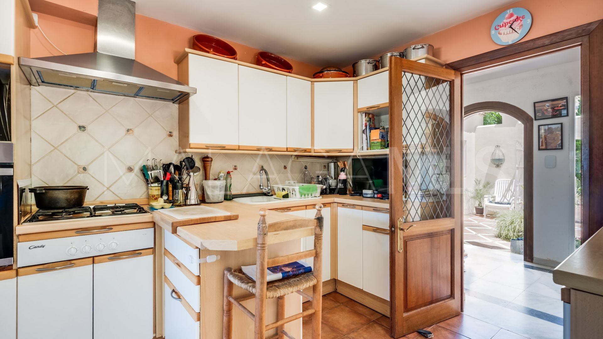 Villa for sale in Altos del Paraiso