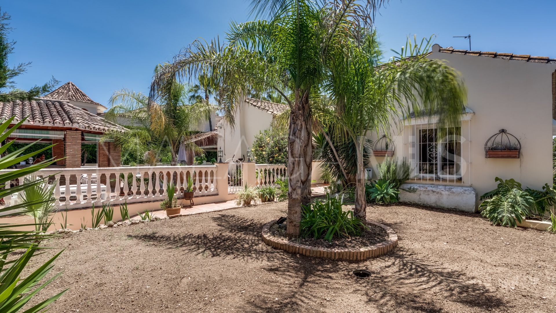 Villa for sale in Altos del Paraiso