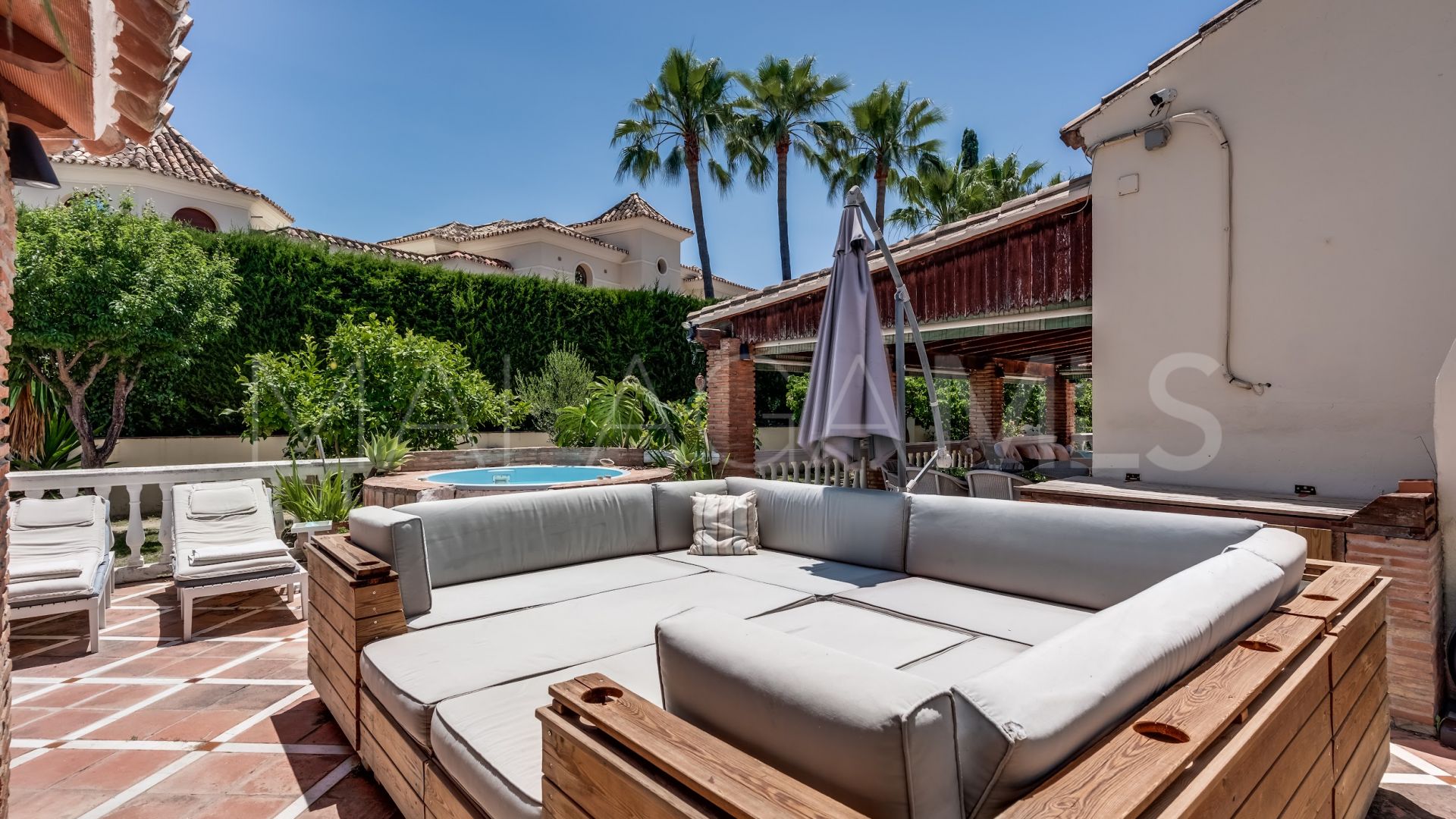 Villa for sale in Altos del Paraiso