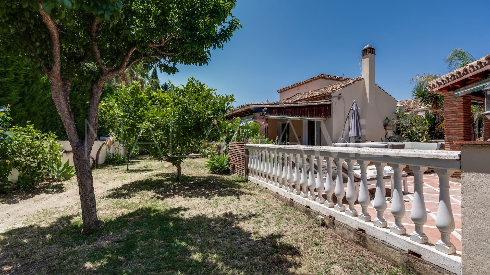 Villa for sale in Altos del Paraiso