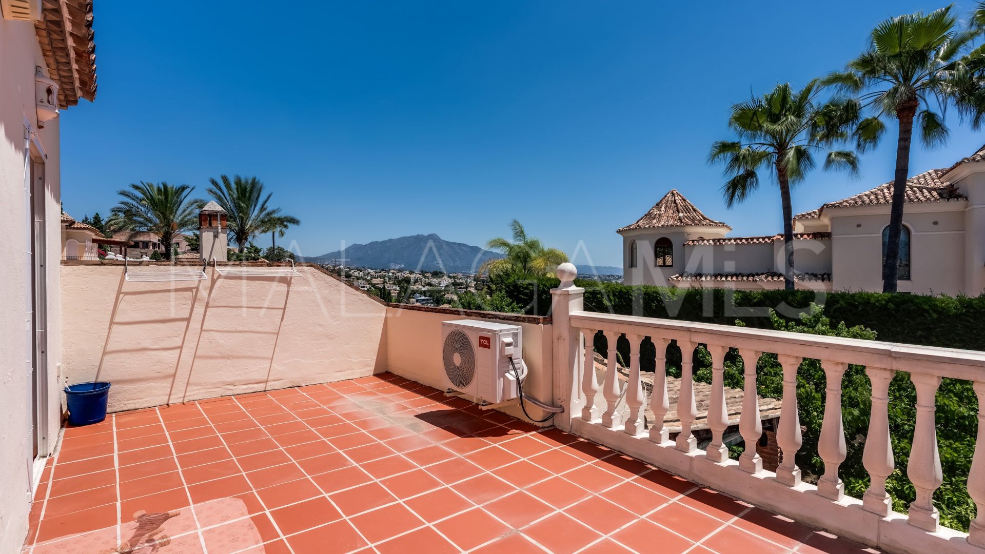 Villa for sale in Altos del Paraiso