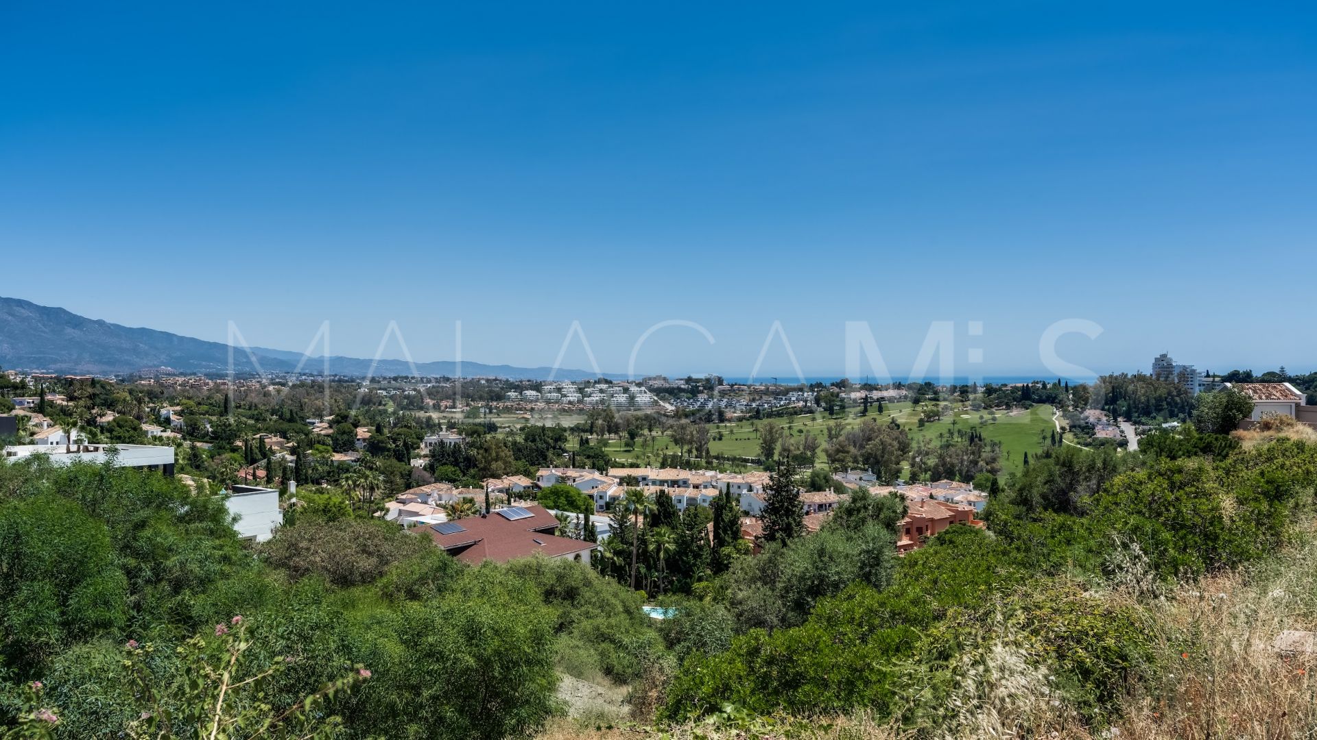 Villa for sale in Altos del Paraiso