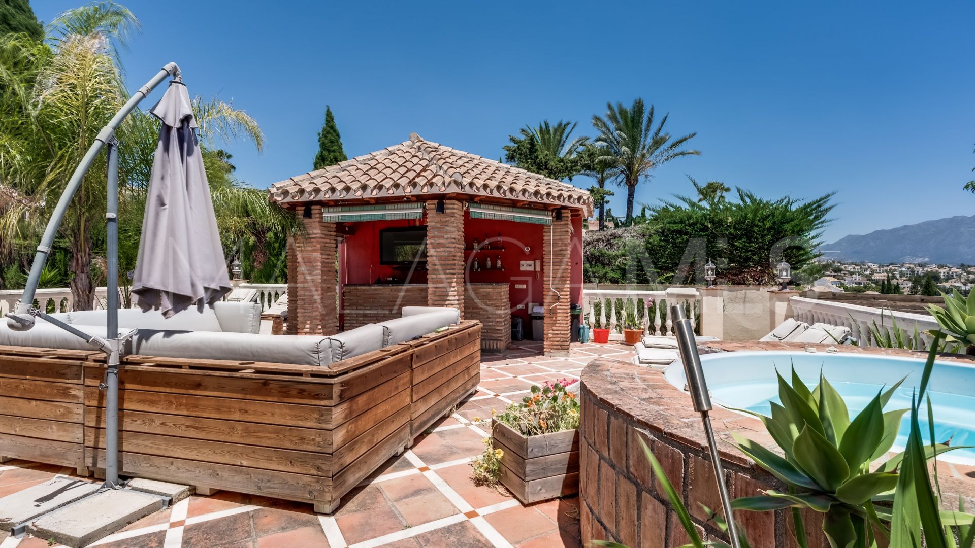 Villa for sale in Altos del Paraiso