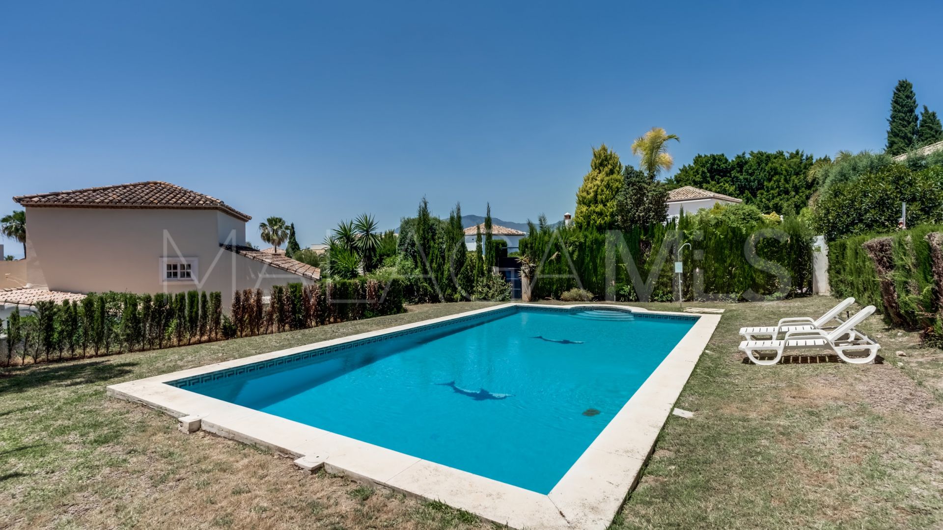 Villa for sale in Altos del Paraiso