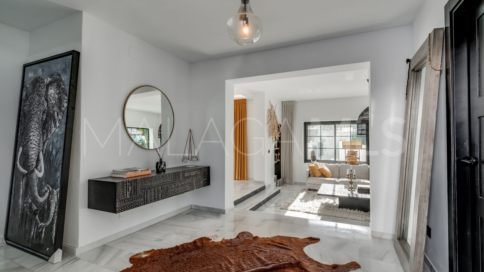 Villa for sale in Nueva Andalucia with 5 bedrooms