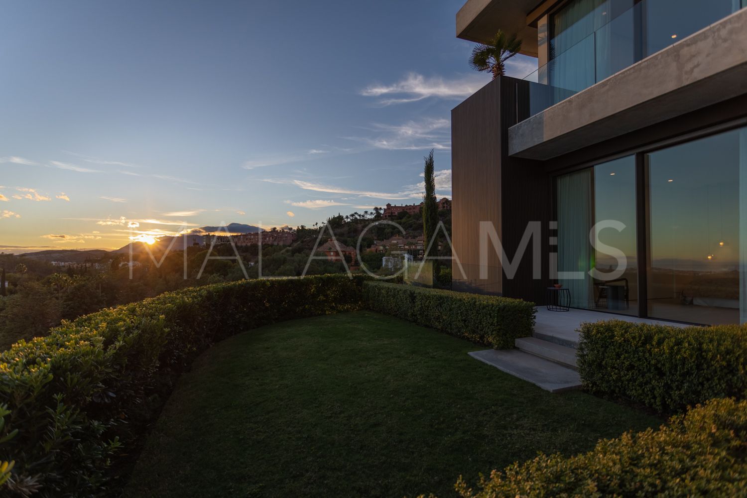 For sale La Quinta villa with 7 bedrooms