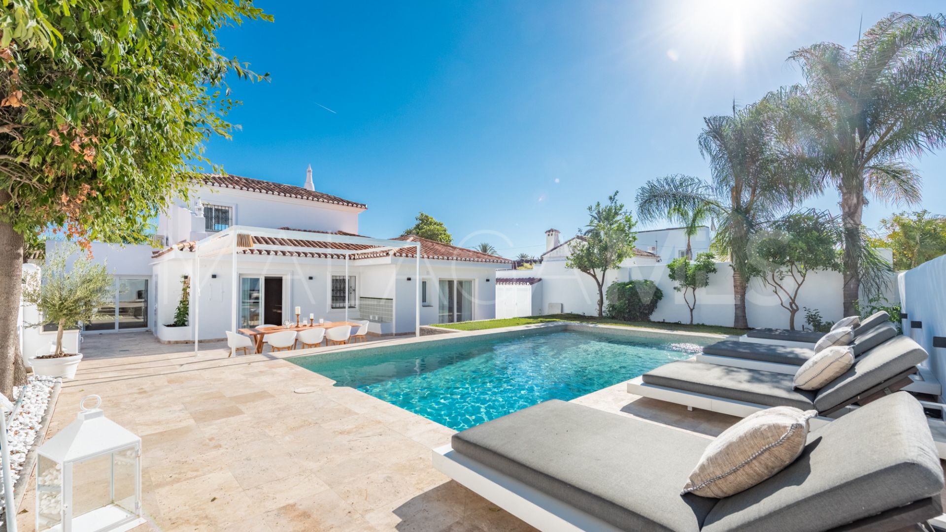 Villa a la venta in Nueva Andalucia with 4 bedrooms