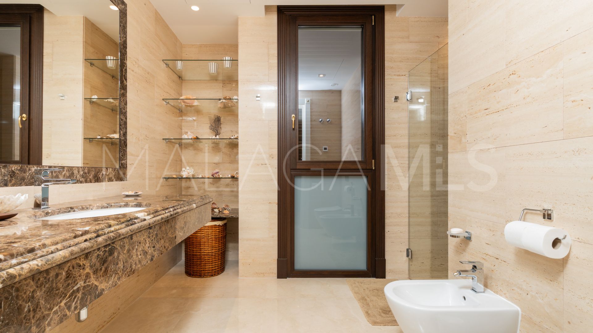 Villa for sale in Guadalmina Baja