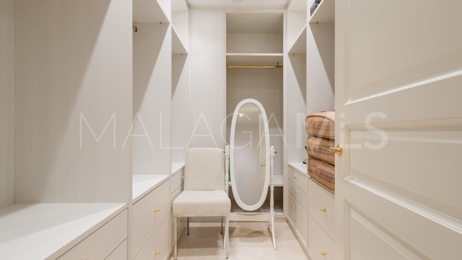 Villa for sale in Guadalmina Baja