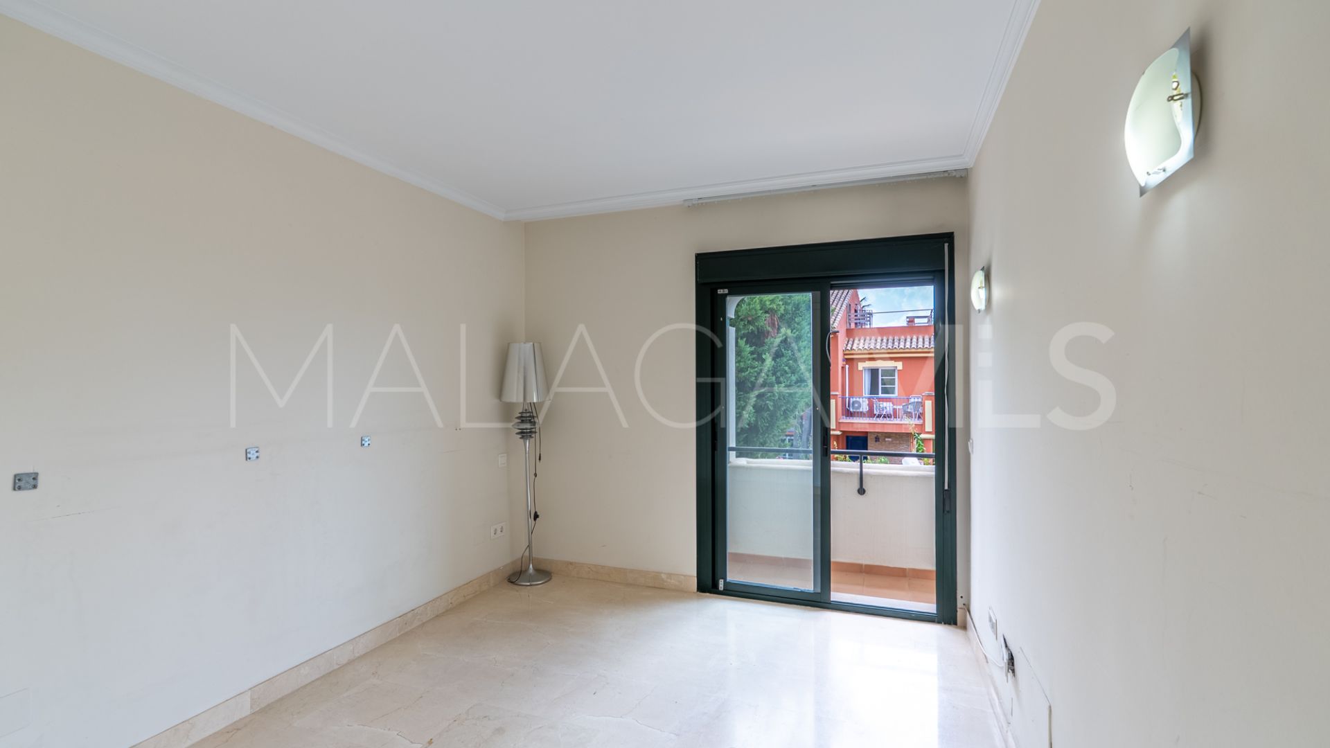 Radhus for sale in Monte Biarritz