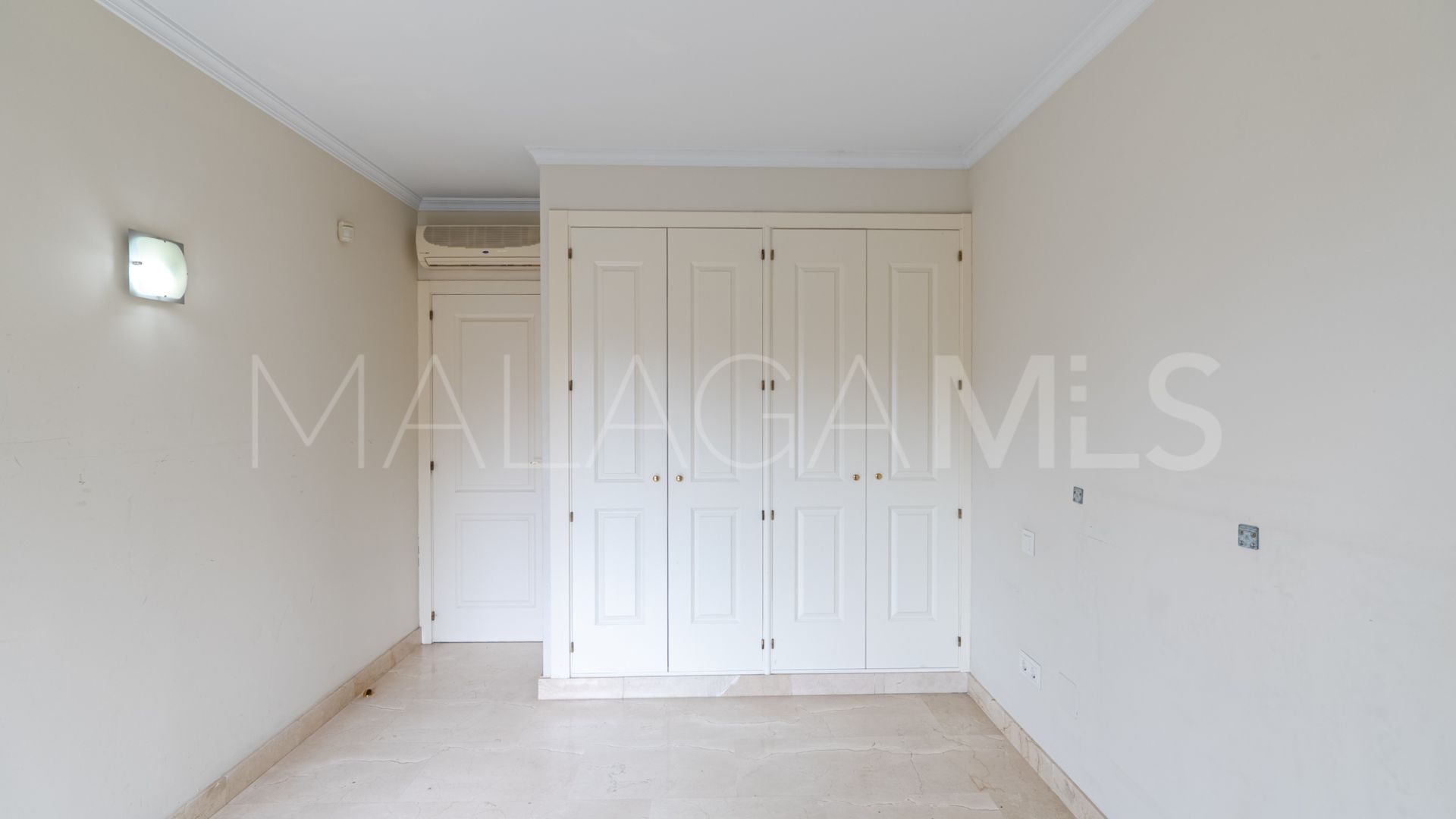 Radhus for sale in Monte Biarritz